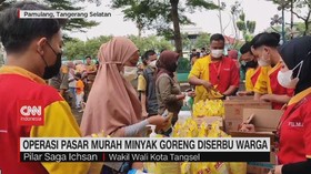 VIDEO: Operasi Pasar Murah Minyak Goreng Diserbu Warga