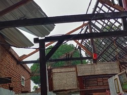 Angin Puting Beliung di Pontianak, Sejumlah Atap Rumah Warga Rusak