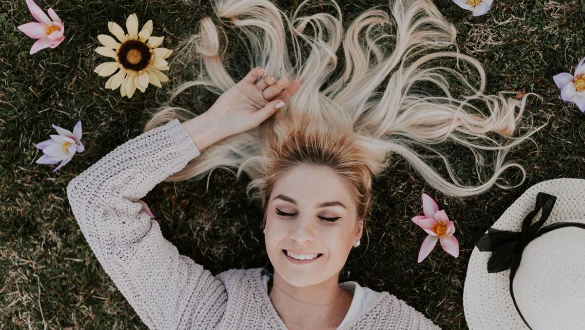 8 Tren Warna Rambut 2026, Siap-siap Tampil Beda