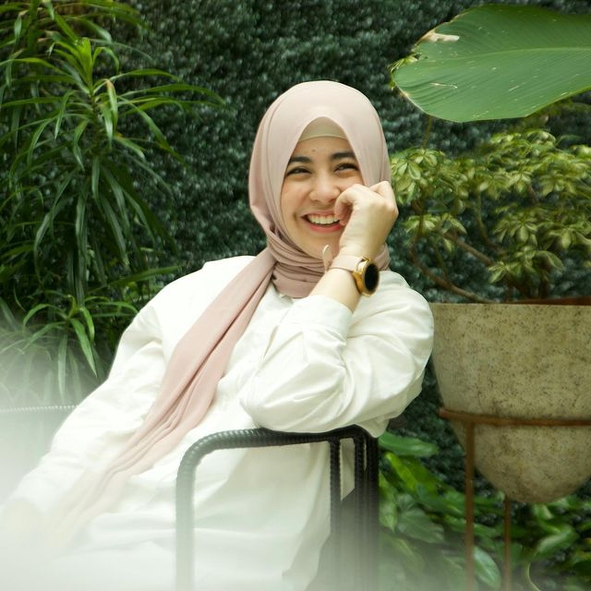 Penampilan terbaru Risty Tagor yang tak lagi syari dan disebut bak ABG mencuri perhatian publik&period; Yuk intip potretnya&excl;