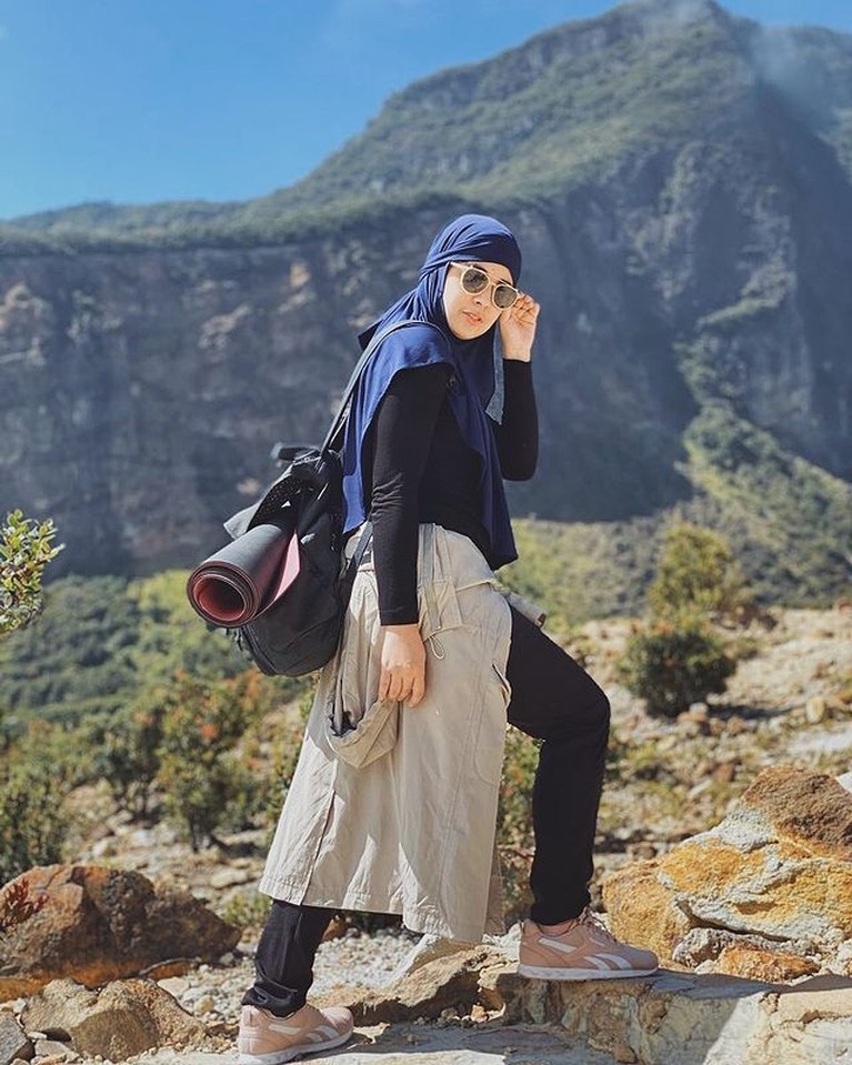 7 Penampilan Terbaru Risty Tagor yang Beda Tak Lagi Syari & bak ABG! Penampilan terbaru Risty Tagor yang tak lagi syari dan disebut bak ABG mencuri perhatian publik. Yuk intip potretnya!