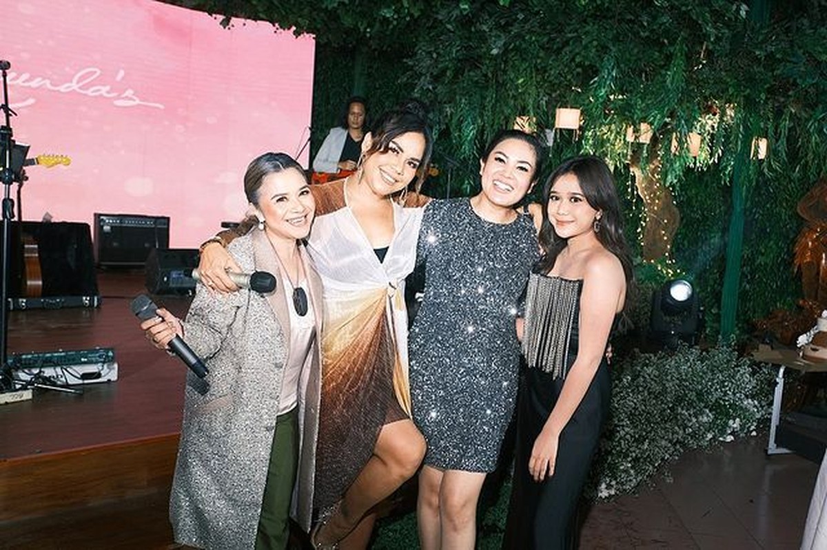 7 Potret Kejutan Ultah Nindy Ayunda