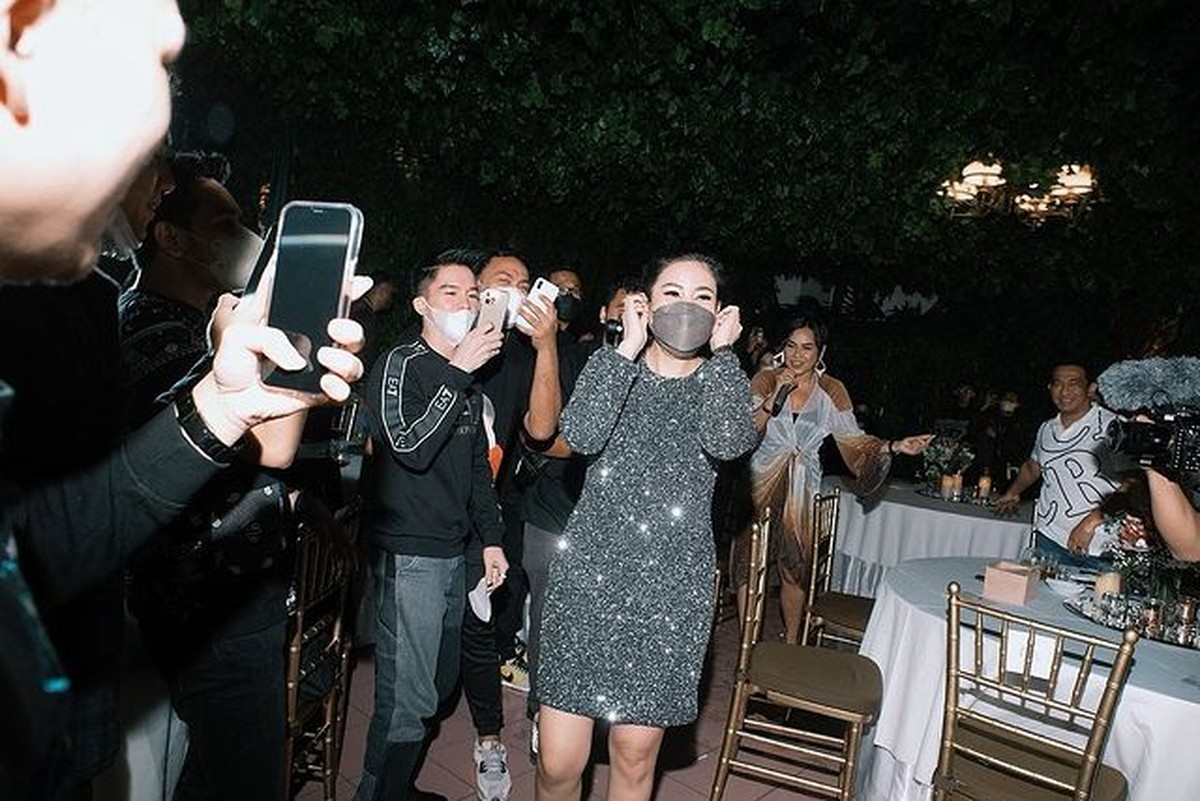 7 Potret Kejutan Ultah Nindy Ayunda