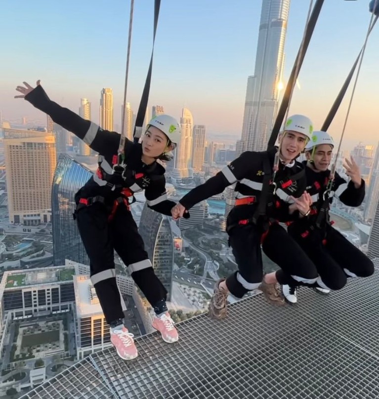 7 Potret Natasha Wilona & Verrel yang Makin Mesra Natasha Wilona dan Verrel Bramasta yang tengah liburan di Dubai makin mesra main ayunan tak biasa sambil pegangan tangan. Yuk intip!