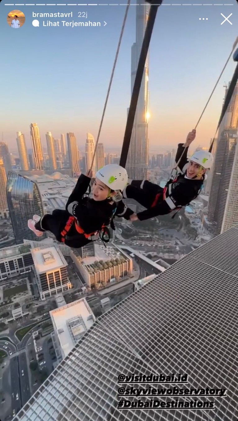 7 Potret Natasha Wilona & Verrel yang Makin Mesra Natasha Wilona dan Verrel Bramasta yang tengah liburan di Dubai makin mesra main ayunan tak biasa sambil pegangan tangan. Yuk intip!