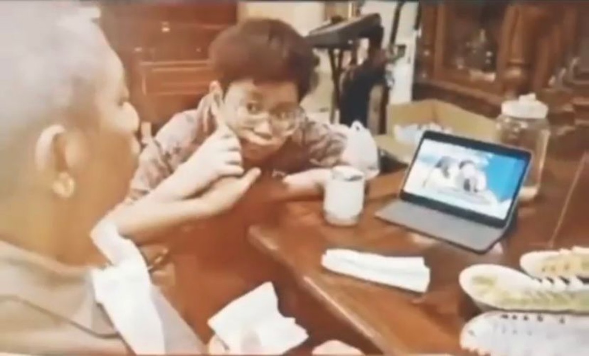 Video Tukul Arwana jalani fisioterapi usai mengalami pendarahan otak jadi perbincangan publik&period; Yuk intip potret kondisi terkininya&excl;