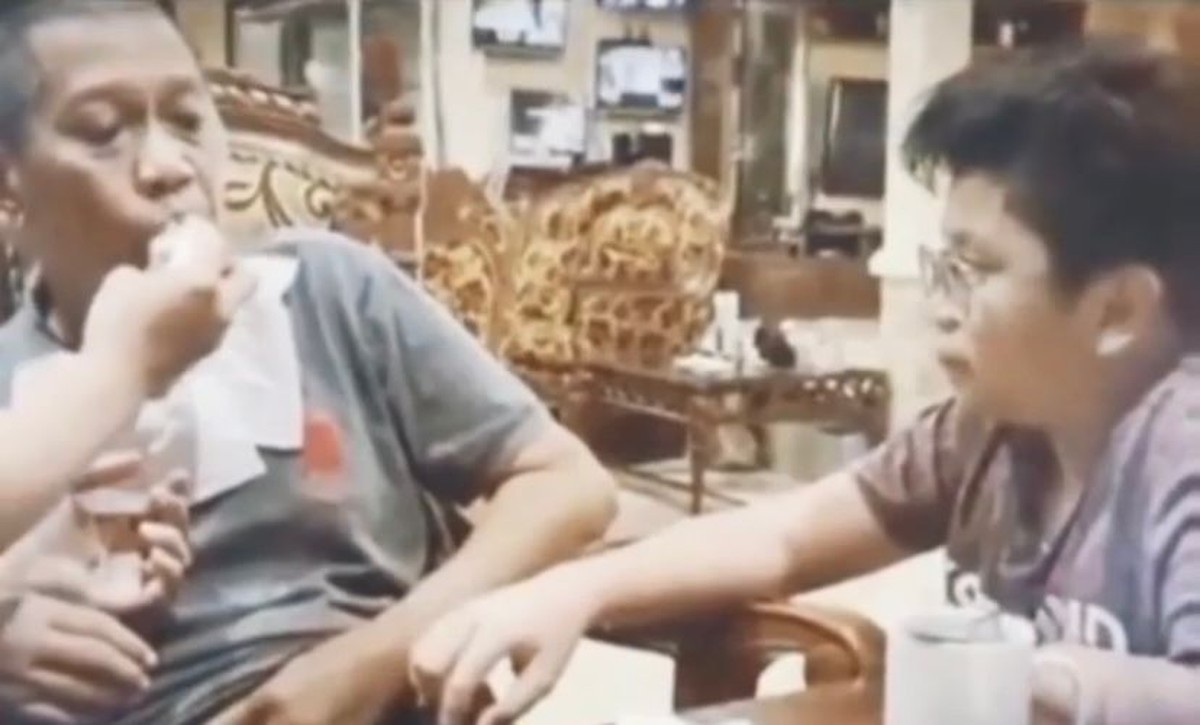 Video Tukul Arwana jalani fisioterapi usai mengalami pendarahan otak jadi perbincangan publik&period; Yuk intip potret kondisi terkininya&excl;