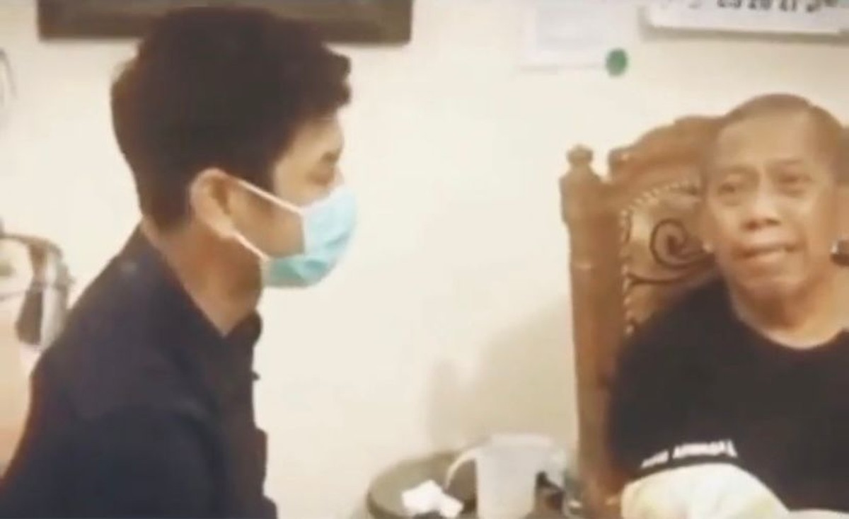 Video Tukul Arwana jalani fisioterapi usai mengalami pendarahan otak jadi perbincangan publik&period; Yuk intip potret kondisi terkininya&excl;