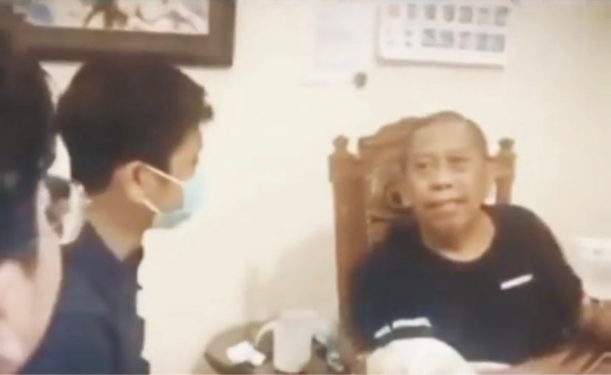 Video Tukul Arwana jalani fisioterapi usai mengalami pendarahan otak jadi perbincangan publik&period; Yuk intip potret kondisi terkininya&excl;