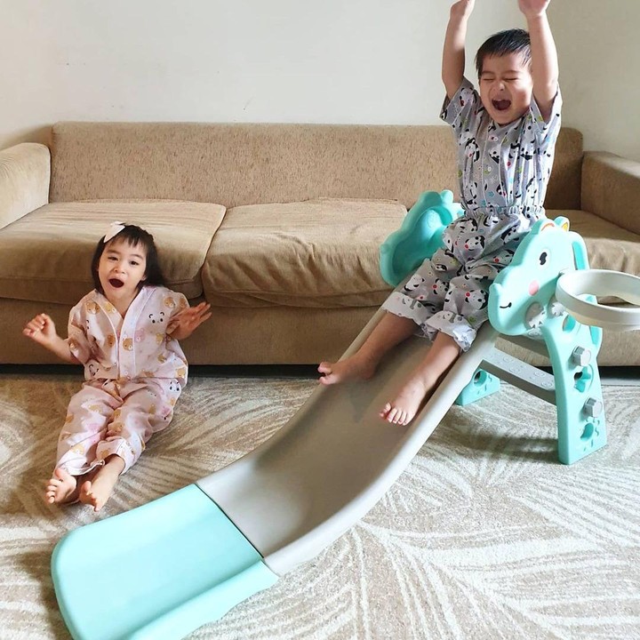 <p>Momen kebersamaan Shann dan Nic sering banget diabadikan sang Bunda di media sosial. Dalam beberapa kesempatan, Nic kerap terlihat membantu kakaknya dan menemaninya bermain. (Foto: Instagram @tiff.justin)</p>