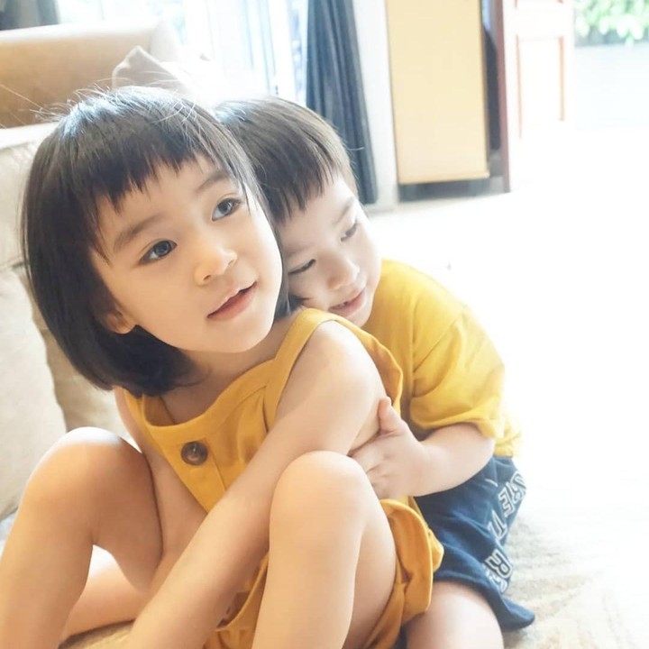 <p>Nic sangat menyayangi sang kakak. Menurut Tiffany, Nic adalah sahabat terdekat Shann yang selalu menolong dan mendukung kakaknya. (Foto: Instagram @tiff.justin)</p>