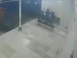 Aksi Gangster Bercelurit Serang Klinik di Tangerang