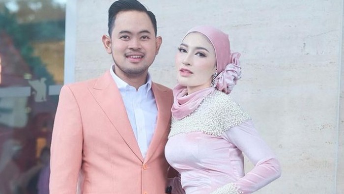 Gaya hijab Shandy Purnamasari.