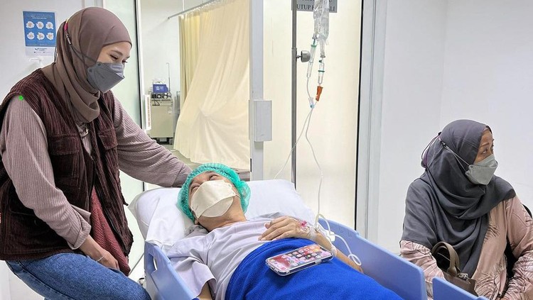 Hanung Bramantyo Operasi Saraf Kejepit Hanung Bramantyo Operasi Saraf Kejepit