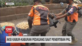 VIDEO: Kabur Kaburan Pedagang Buah Saat Penertiban PKL Tanah Abang