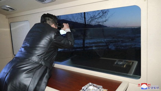 Selama Januari 2022, Korea Utara melakukan uji coba nuklir sebanyak tujuh kali, pengamat ungkap motif Kim Jong-un di balik rentetan uji coba awal tahun ini.