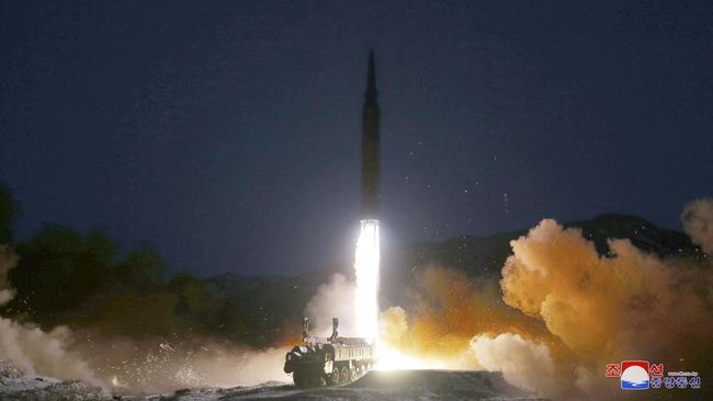 Korea Utara menggunakan kereta api sebagai kendaraan untuk uji coba rudal yang ketiga kalinya pada Jumat (14/1).