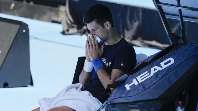 Djokovic Ditahan Lagi di Australia Karena Dianggap Ancaman Publik Djokovic kembali ditahan di Australia, Sabtu (15/1), setelah pihak berwenang mencabut visanya untuk kedua kalinya usai dianggap sebagai ancaman bagi publik.