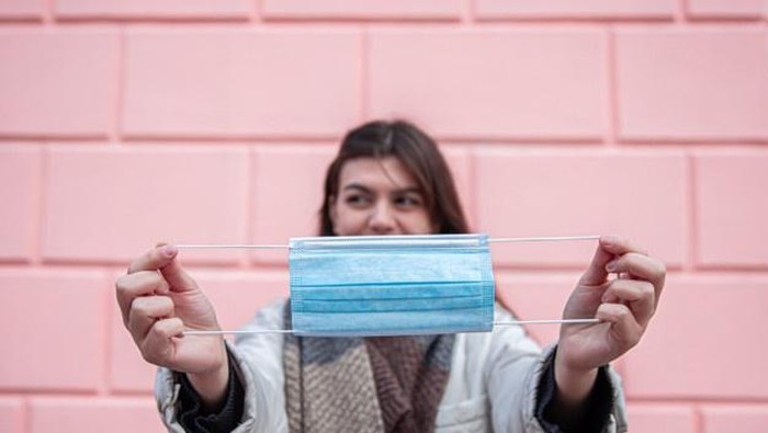 Presiden Jokowi Izinkan Lepas Masker di Luar Ruangan, Ini Hal yang Harus Diperhatikan Menurut Dokter