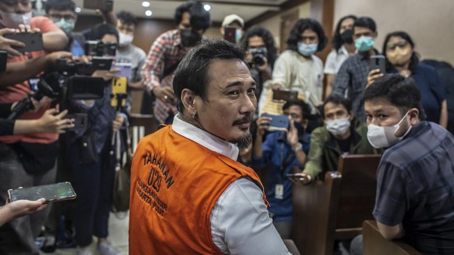 Pernyataan I Gede Ari Astin alias Jerinx masuk ke dalam delik pidana terkait kasus dugaan pengancaman dengan kekerasan terhadap Adam Deni.