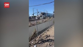 VIDEO: Kereta Tabrak Pesawat di Los Angeles AS