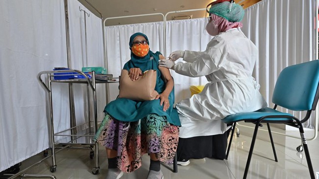 Pemerintah Provinsi Bali Target 3,4 Juta demi tetap menjaga dunia pariwisatanya dari serbuan Omicron.