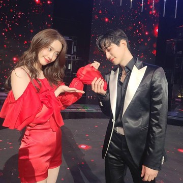 img-title Penampilan Idol 'Couple' K-Pop Paling Epic di Atas Panggung, Terbaru Ada Yoona dan Lee Jun Ho!