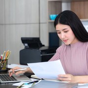 Nggak Bermaksud Jadi Pasangan Cuek, 5 Zodiak Ini Membutuhkan Personal Space!