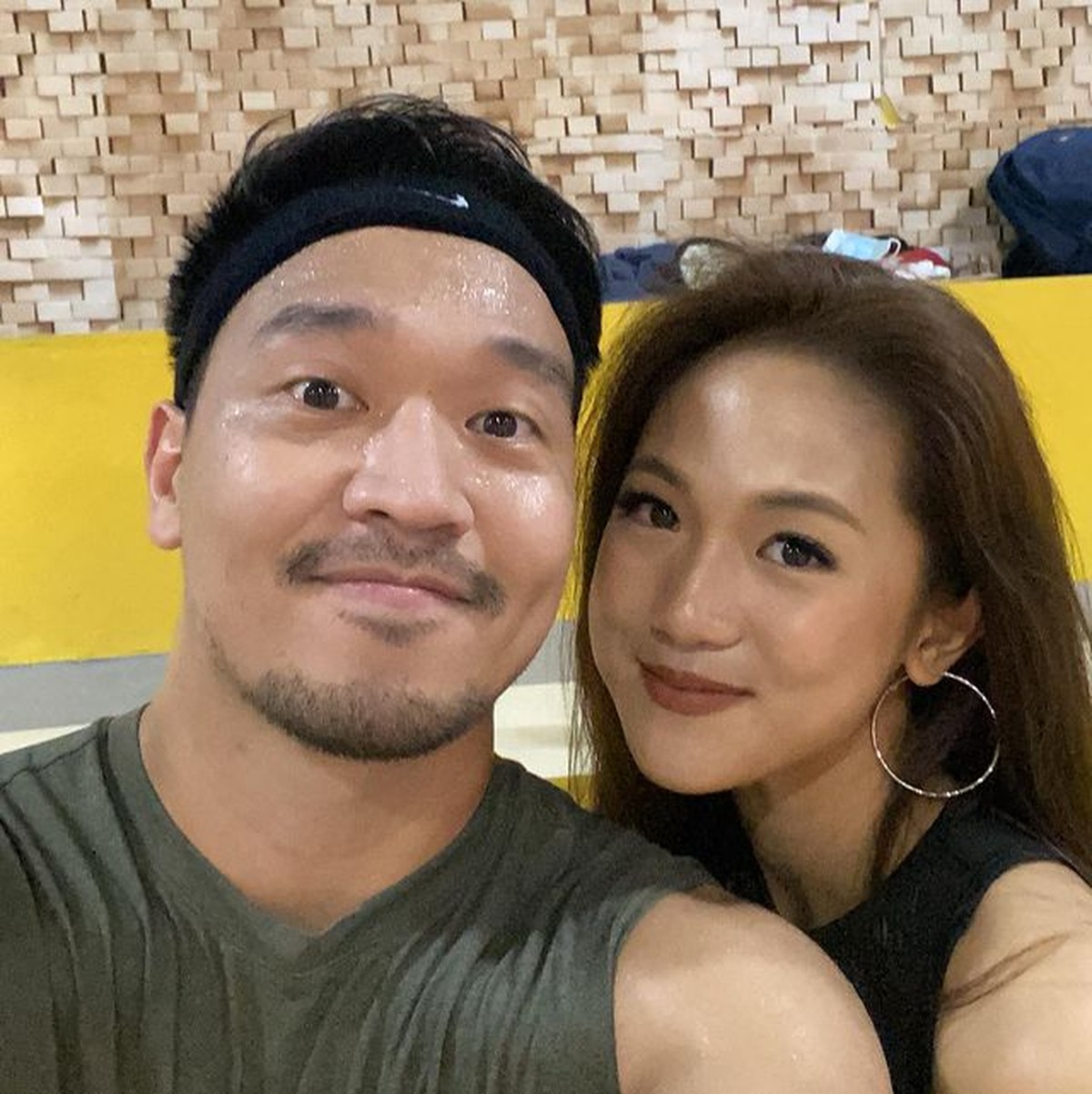 Michael Yukinobu de Fretes mengungkap bahwa pernikahannya dengan Lidya ditunda karena beda agama&period; Yuk intip potret mereka&excl;