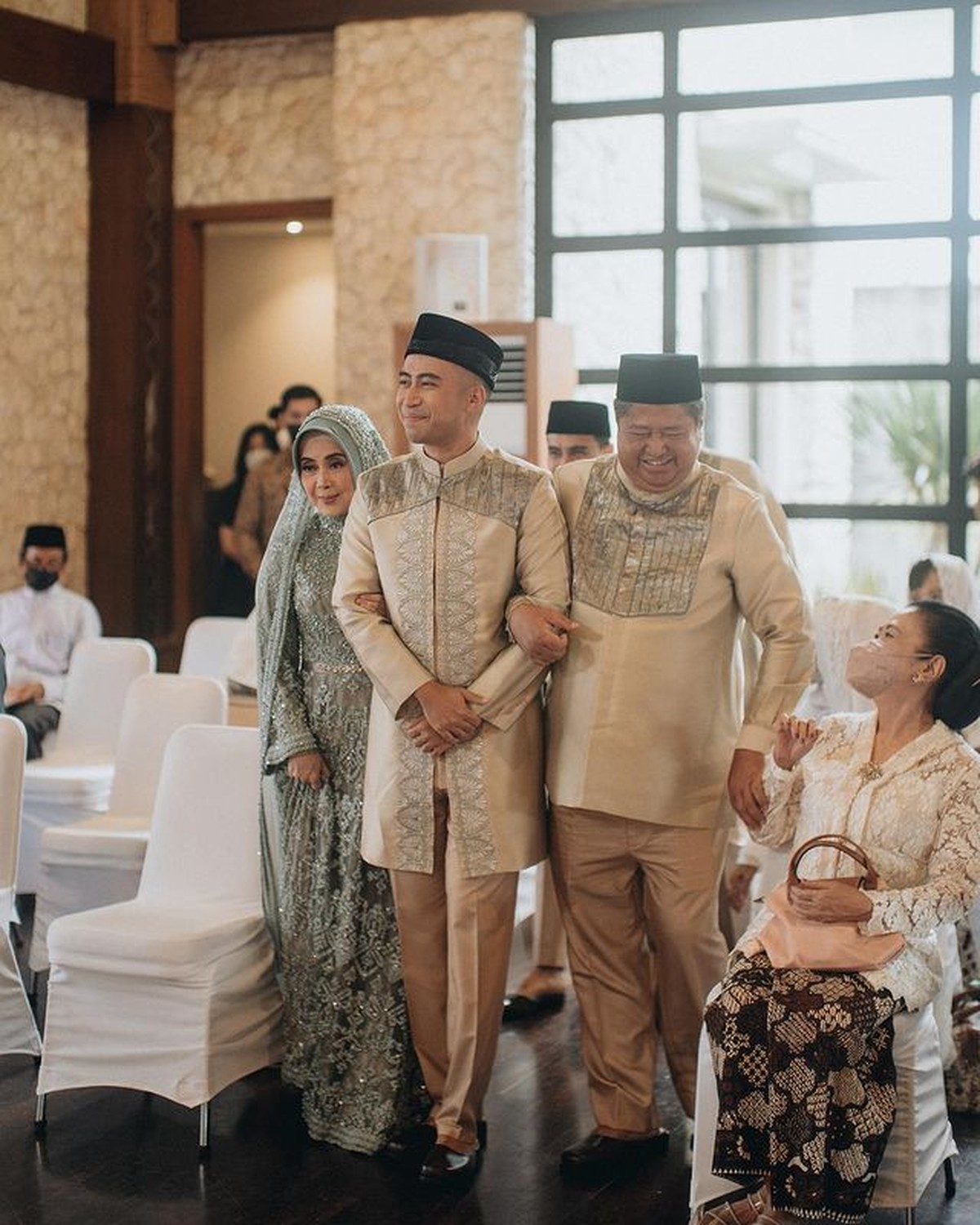 8 Potret Pengajian dan Siraman Vidi Aldiano & Sheila Dara Jelang Nikah
