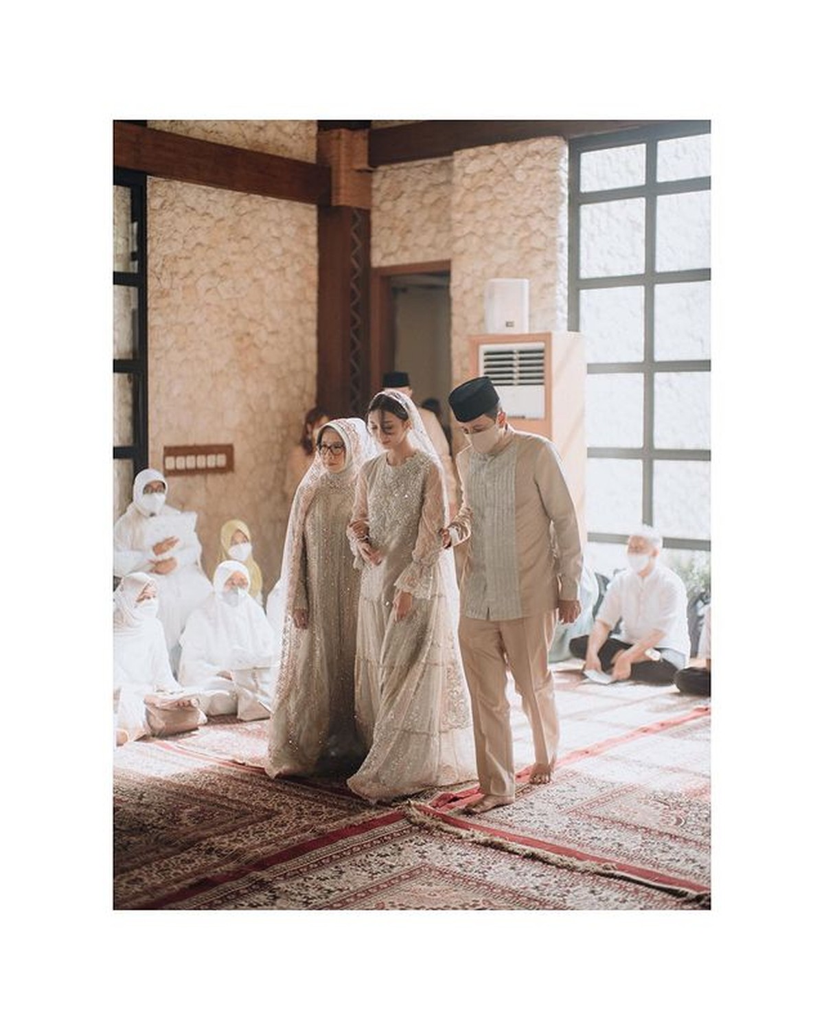 8 Potret Pengajian dan Siraman Vidi Aldiano & Sheila Dara Jelang Nikah