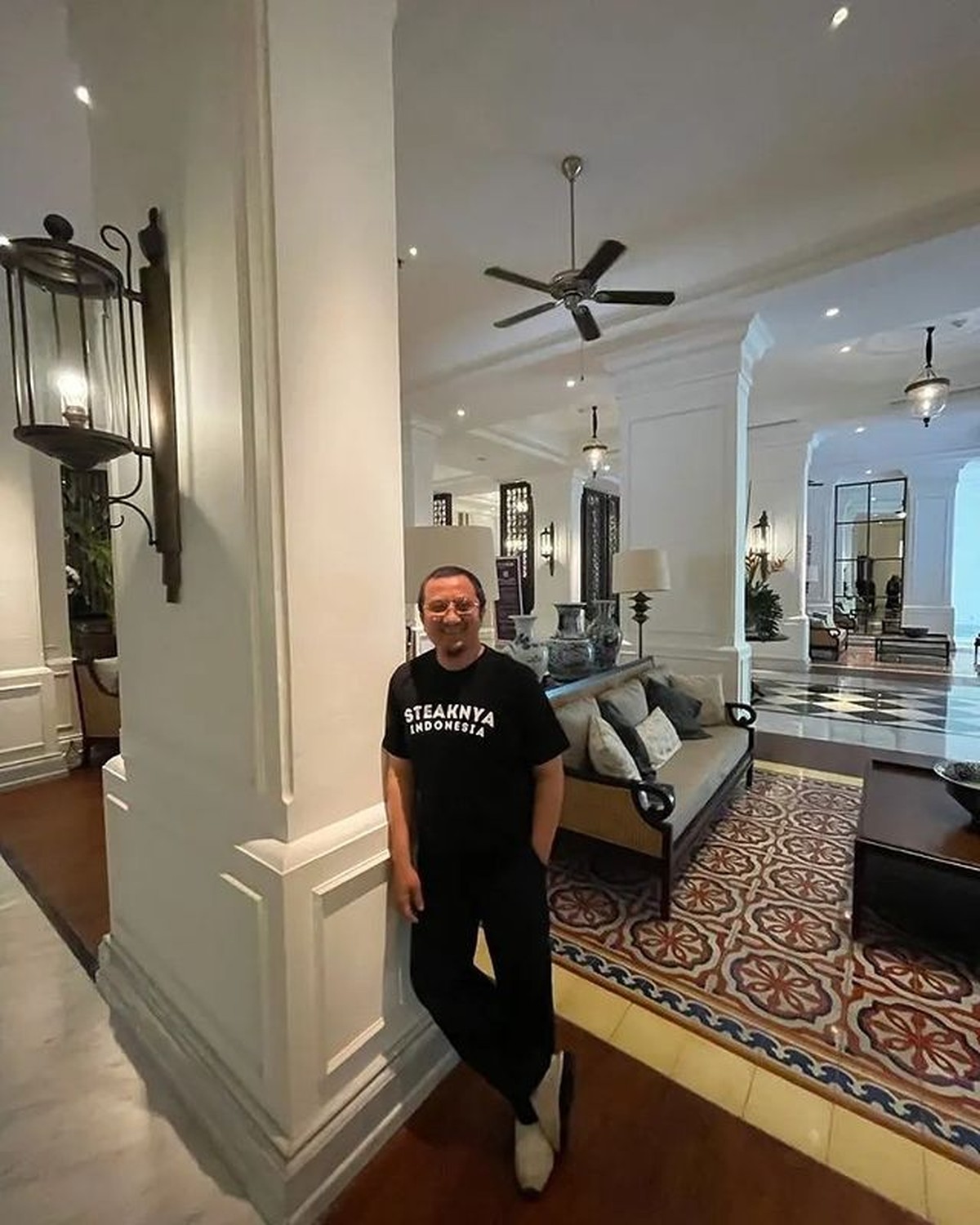 Ustaz Yusuf Mansur bikin heboh karena digugat dan disebut penipu hingga triliun rupiah&comma; rumah mewahnya pun jadi sorotan&period; Yuk intip&excl;