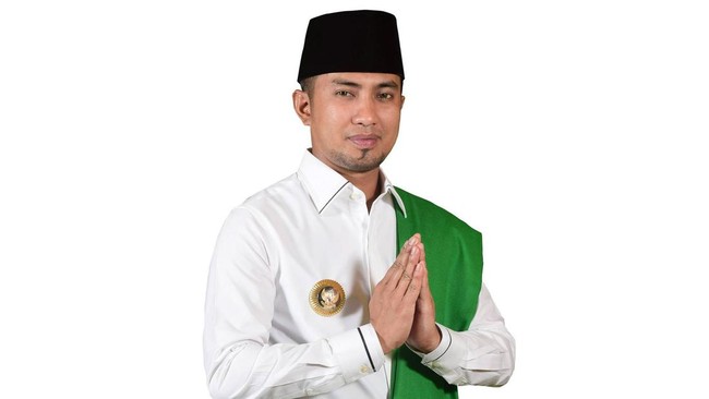 Dalam operasi tangkap tangan, KPK turut mengamankan 10 orang lain. KPK juga menyebut ada pihak-pihak yang ditangkap di Kalimantan Timur.
