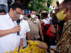 Tinjau Pasar di Surabaya, Airlangga Jamin Ketersediaan Pangan