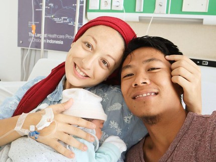 Nikahi Pria Lombok, Bule Prancis Mualaf Bahagia Melahirkan Anak Kedua
