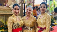 <p>Asri Kerthyasa menikah dengan ayah mertua Happy Salma, yaitu Tjokorda Raka Kerthyasa. Mereka kini menetap di Bali. (Foto: Instagram @happysalma)</p>