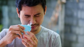 Cara Membersihkan Hidung dengan NaCl dan Manfaatnya