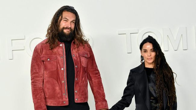 Aktor Jason Momoa mengumumkan perpisahan dengan istrinya, Lisa Bonet, setelah bersama selama 16 tahun.