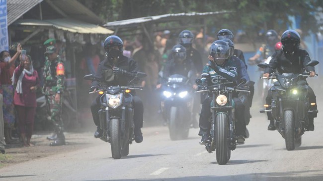Presiden Jokowi memerintahkan para pembantunya untuk menyelesaikan persoalan relokasi warga dari kawasan Sirkuit Internasional Mandalika sebelum MotoGP dimulai.