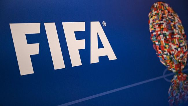 Presiden Jokowi menyerahkan sepenuhnya kepada FIFA terkait peluang Indonesia mendapat sanksi setelah insiden Tragedi Kanjuruhan.