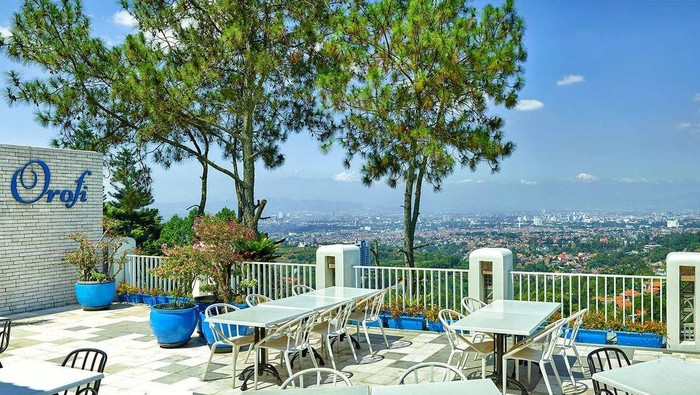 Nggak Perlu Jauh-jauh ke Yunani, 5 Kafe Cozy di Indonesia Ini Punya Vibe ala Santorini!