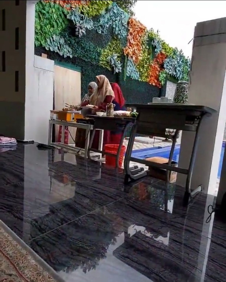 Potret Rumah Yusuf Mansur Ustaz Yusuf Mansur bikin heboh karena digugat dan disebut penipu hingga triliun rupiah, rumah mewahnya pun jadi sorotan. Yuk intip!