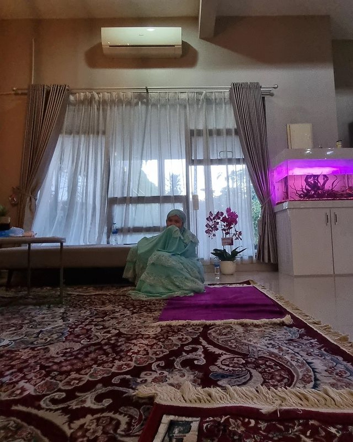 Ustaz Yusuf Mansur bikin heboh karena digugat dan disebut penipu hingga triliun rupiah&comma; rumah mewahnya pun jadi sorotan&period; Yuk intip&excl;