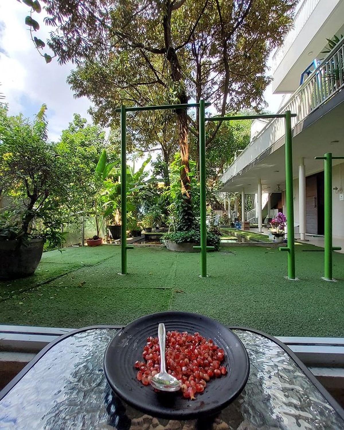 Ustaz Yusuf Mansur bikin heboh karena digugat dan disebut penipu hingga triliun rupiah&comma; rumah mewahnya pun jadi sorotan&period; Yuk intip&excl;