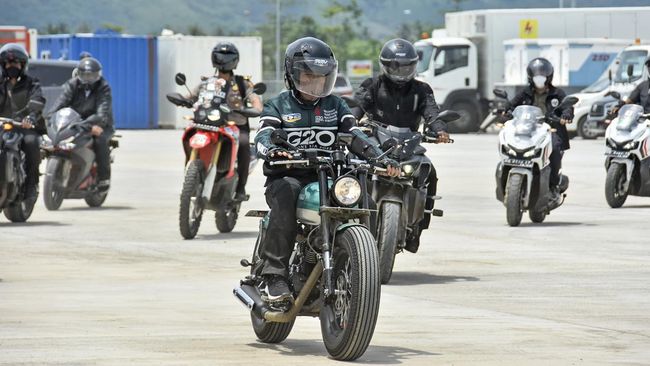 Presiden Jokowi memastikan Mandalika, Lombok Tengah, NTB siap menggelar ajang balapan MotoGP 2022 pada Maret mendatang.