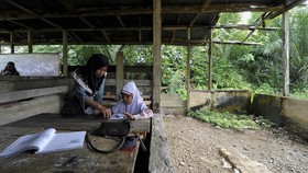 FOTO: Sekolah Kekurangan Ruang Kelas di Jambi