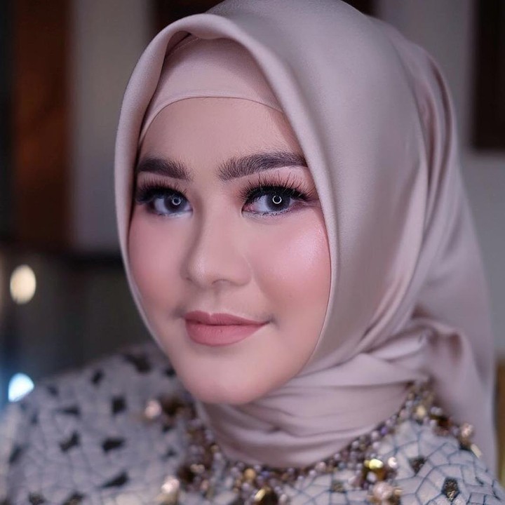 <p>Sherrin Tharia merupakan mantan istri dari Zumi Zola, Bunda. Keduanya menikah pada tahun 2012 hingga memutuskan bercerai di tahun 2020. (Foto: Instagram: @stharia)</p>