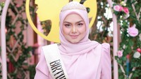 <p>Dekorasi ulang tahun Siti serba pink. Mulai dari dekorasi ruangan hingga hiasan-hiasan didominasi warna pink. (Foto: Instagram @ctdk)</p>
