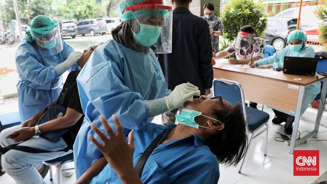 Satgas Covid minta DKI Jakarta, Jawa Barat, dan Banten untuk mengevaluasi strategi penanganan pandemi Covid-19 dua pekan ke depan.