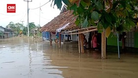 VIDEO: 2 Sungai Meluap, Warga Kabupaten Karawang Kebanjiran